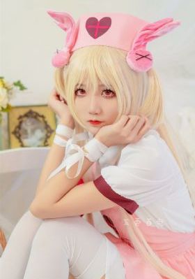 欧美床吻戏揉胸摸大腿激烈_电视剧在线观看